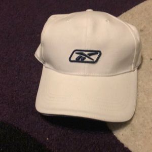 Unisex Reebok hat. NWT.
White w/ navy.